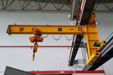 Wall mounted traveling jib crane with chain hoist