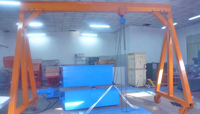 Portable gantry crane